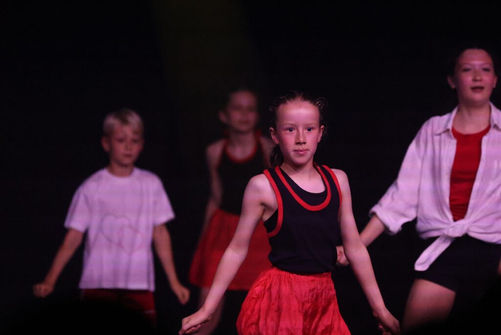 Dansend groepje kinderen